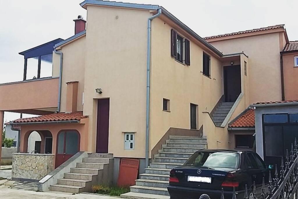 Sunny Apartment With Pool Šišan エクステリア 写真